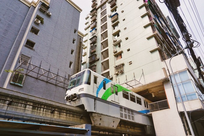 重庆是个美丽的山城,重庆去感受你走过的路