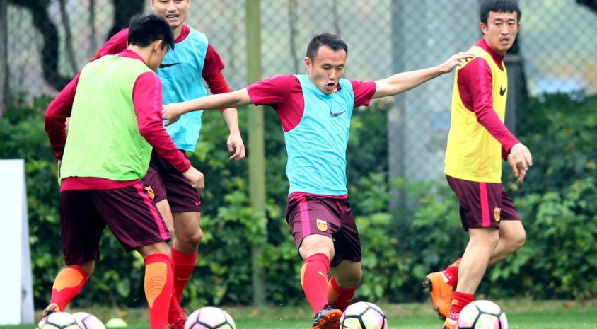 国足赛后全体发言,郜林评价里皮