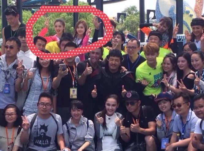 林允中韩同台,林允郑秀妍合照