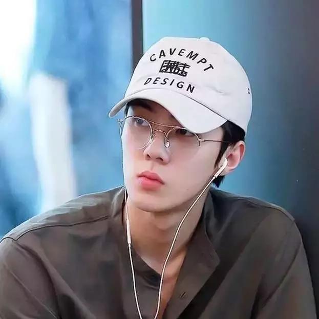 眼镜与脸型的搭配方法,眼镜与脸型搭配图解