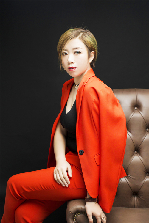 朋友圈卖面膜,在朋友圈卖产品的女人