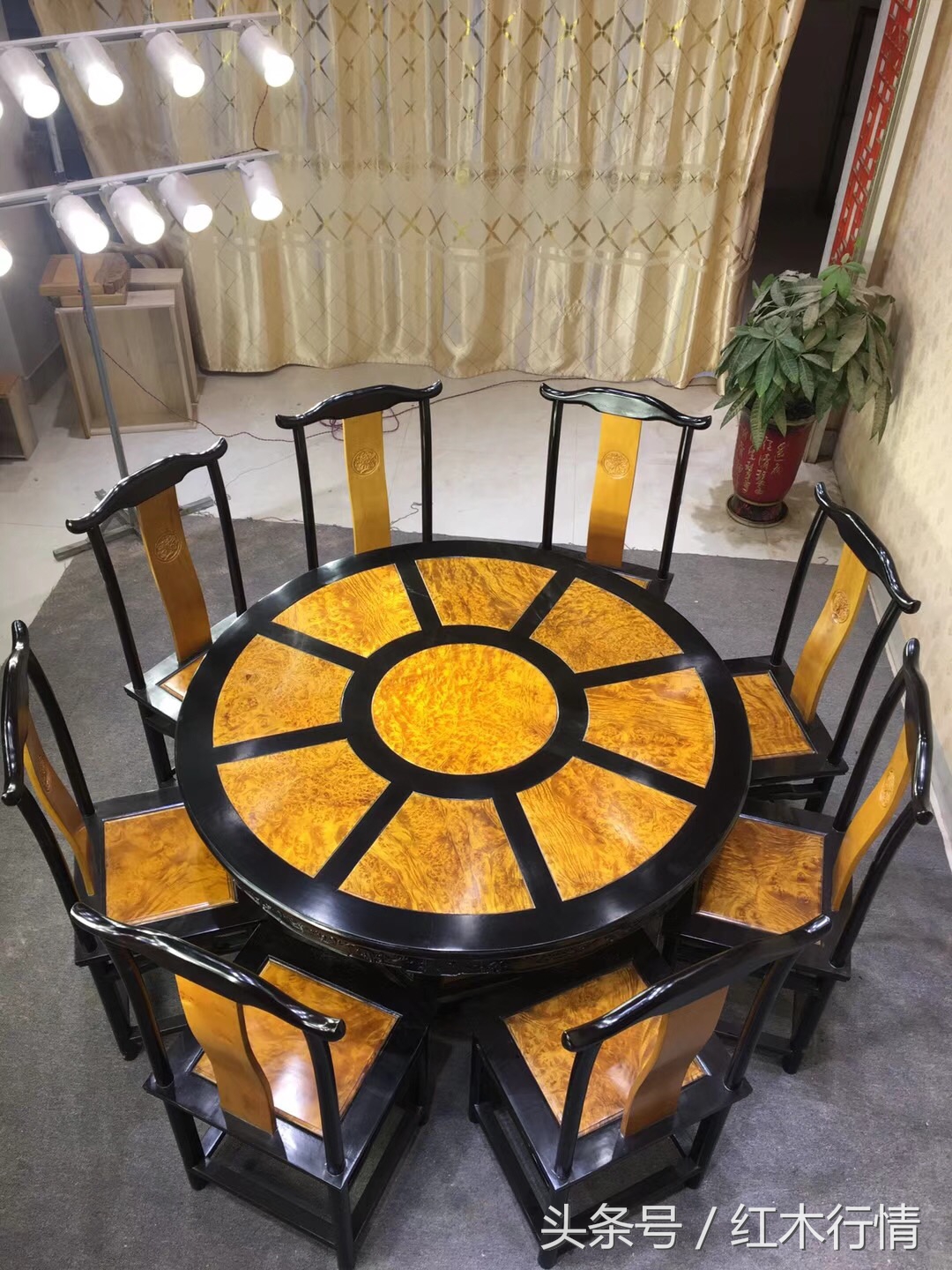 最流行的红木餐桌,哪种红木餐桌最实用好看