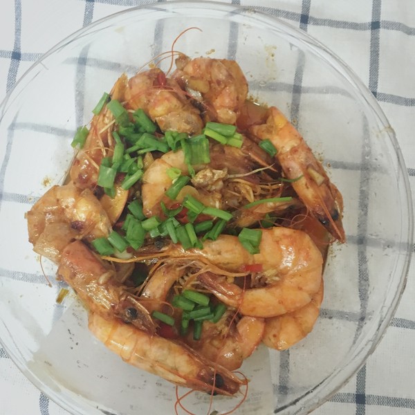 往虾里面加这个，挑食的孩子一下子吃了两碗米饭，一出锅就抢光