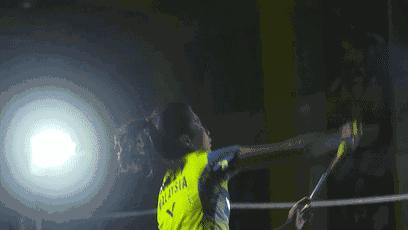 高远球到底需不需要顶肘,高远球一定蹬转发力吗