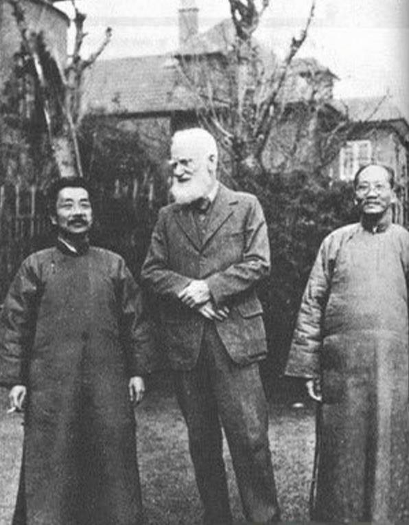 特工普京，罕见的李嘉诚，没有胡子的鲁迅，这些照片你一定没见