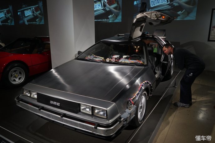 汽车博物馆带你了解蝙蝠侠战车,汽车博物馆蝙蝠侠战车