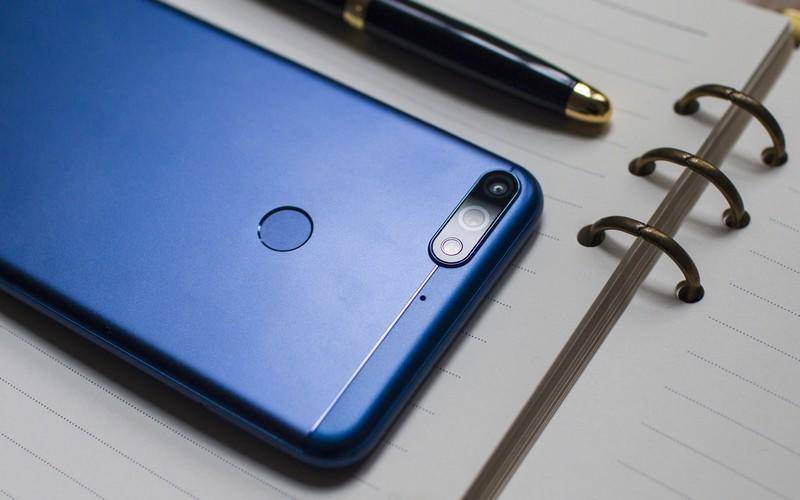 899元就可以购买这么酷炫的神器荣耀畅玩7C全面屏和人脸解锁