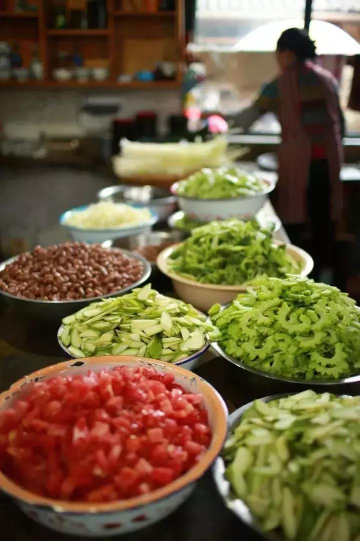 春来花自青秋至叶飘零原文解释,春来花自青秋至叶飘零出自哪里