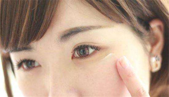眼霜怎么使用才是正确的方法,如何使用眼霜的正确用法