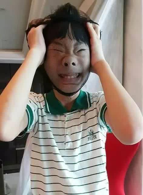 看小S如何花式坑女儿?轮番上演*袜丝**套头,心疼老三经常被套路