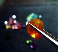 欧泊宝石品牌,欧泊宝石有琥珀色的吗