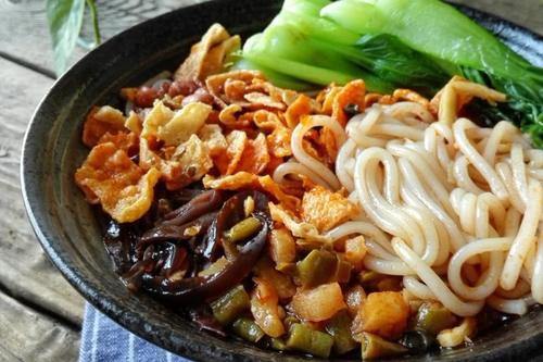 酸辣粉跟螺蛳粉为什么受欢迎,酸辣粉和螺蛳粉的不同