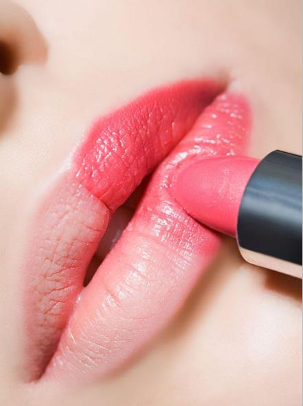 美少女心愿：希望全世界的口红都能出迷你版！每支都可以试一下！