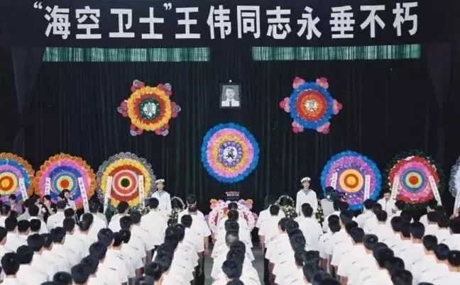 在天愿作比翼鸟，在地愿为连理枝：烈士遗孀回忆与王伟的爱情