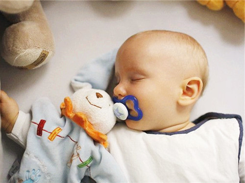 宝宝口腔有异味应该减少辅食吗,小宝宝口腔有异味是什么原因