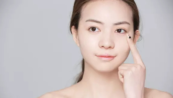 脸上种了樱桃草莓？郑爽崔雪莉的“果汁脸”怎么画出来？