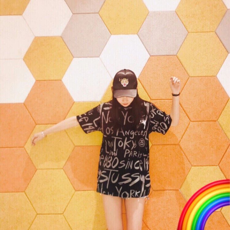 今年流行的ins风短袖t恤,日系潮牌超火ins宽松短袖t恤