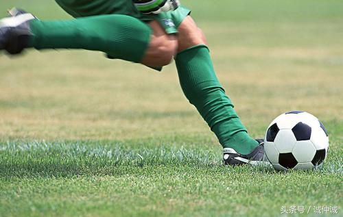 足球和女友二选一,女朋友和足球哪个更重要