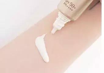 买的安耐晒怎么特别稠,安耐晒怎么不是白色的而是透明的