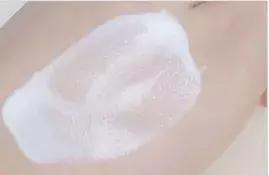 新买的安耐晒味道和以前的不一样,刚买的安耐晒和之前的味道不一样