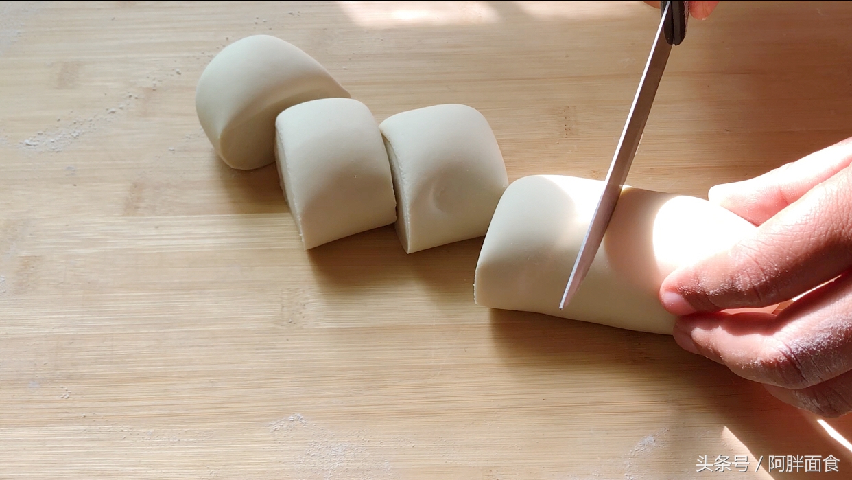 怎样蒸的馒头松软表皮光滑不发黄,做馒头和面的方法和技巧