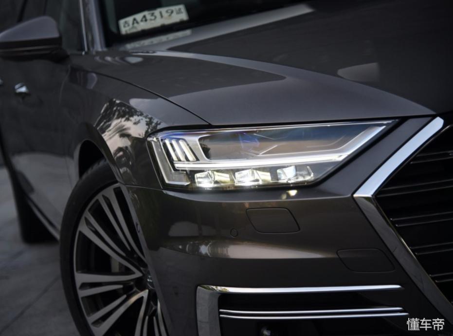 奥迪s8lvs飞驰,奥迪a8奔驰s操控对比