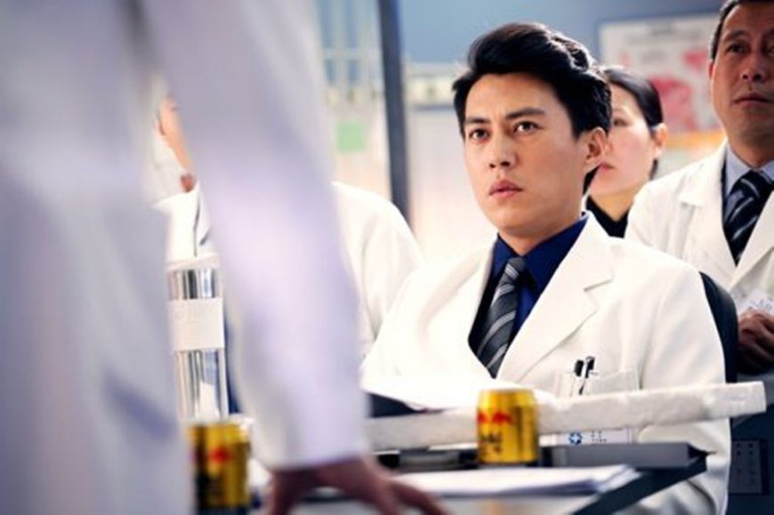 靳东演伪装者的全部电视剧,靳东十部必看电视剧伪装者