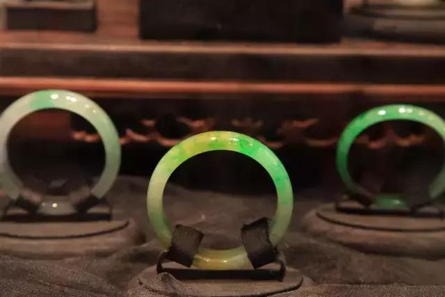 最美的翡翠玉手镯,最美玉手镯各种款式