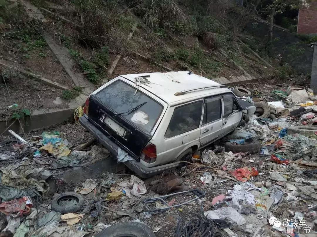 当年价值百万的凌志LS400被黄标报废，场面真是太残忍了！