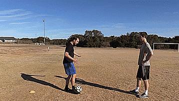 足球重心过人,足球过人重心