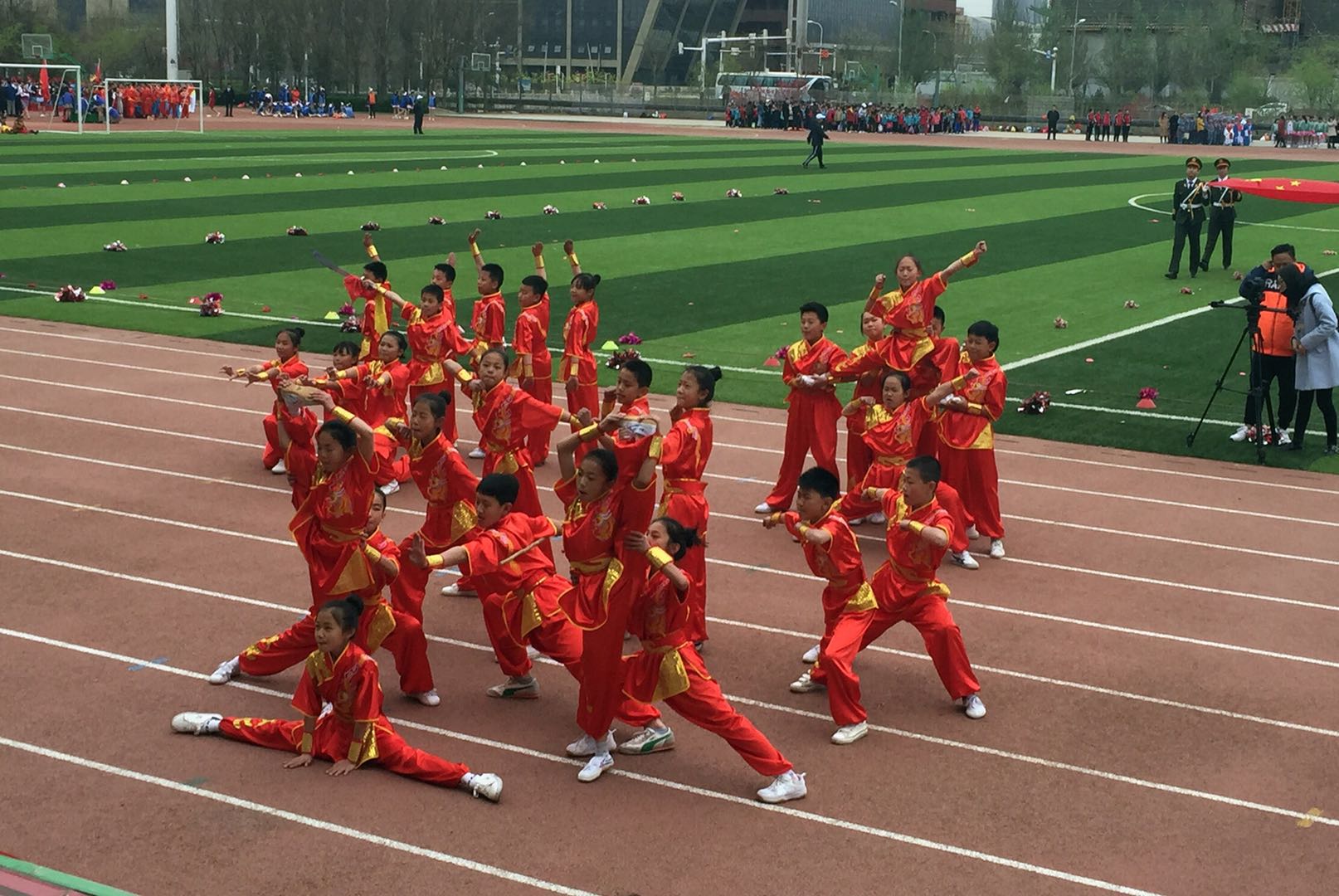 小学生运动会的童趣,有趣的运动会一年级小学生