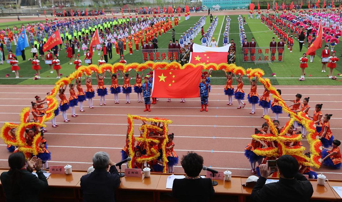 小学生运动会的童趣,有趣的运动会一年级小学生