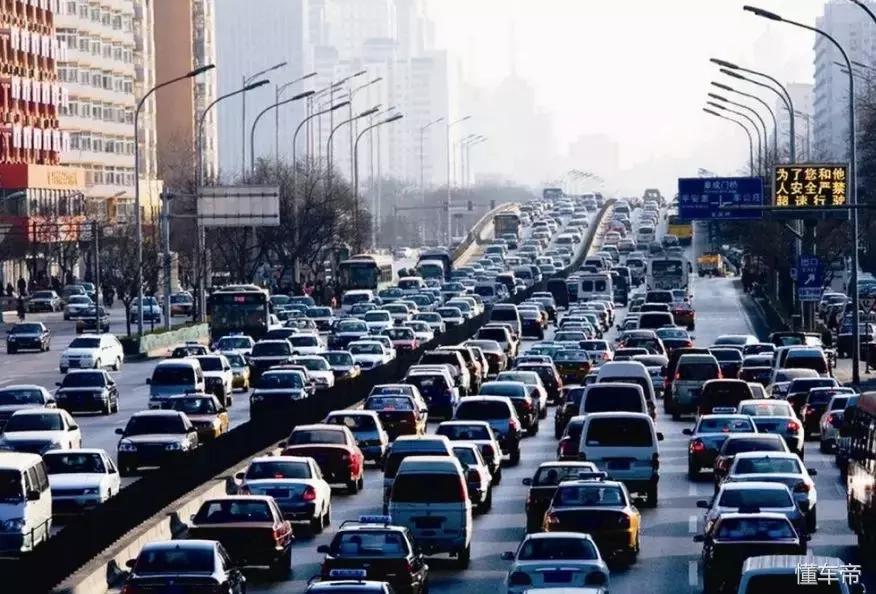 新能源车跟燃油车费用的区别,新能源汽车vs燃油汽车区别