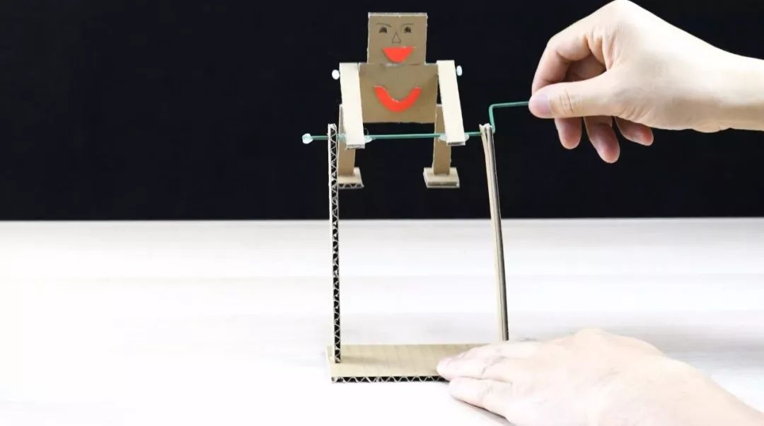 怎么用纸板制作电脑小子玩具,用纸板做的棍子玩具