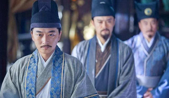 说话太快有风险，这位兄台就因此被撸了官去站岗了