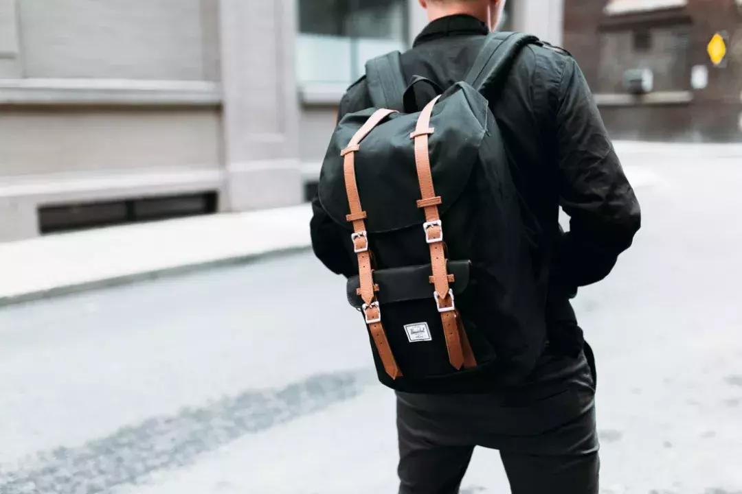 又美又实用的双肩包,最时尚又实用的双肩包