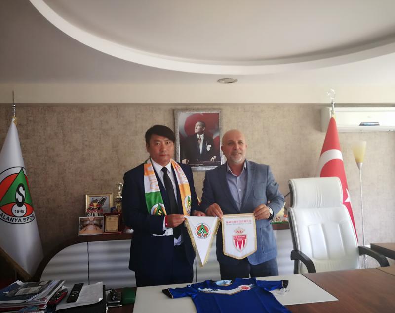 李伯清泰国足球队,李伯清谈中国足球