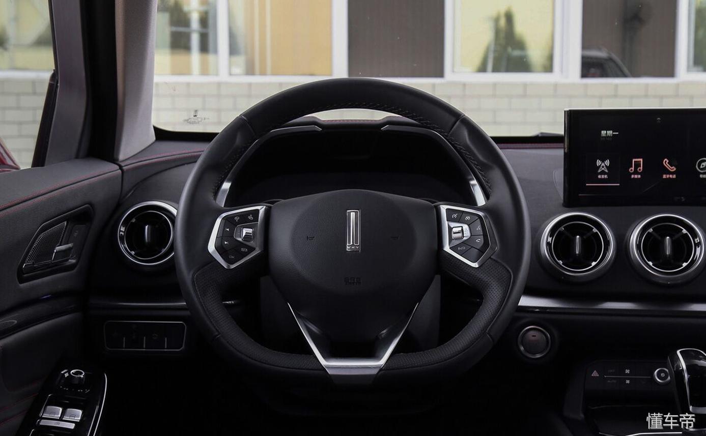 开起来比较稳的适合女生开的车,女新手最适合开的车