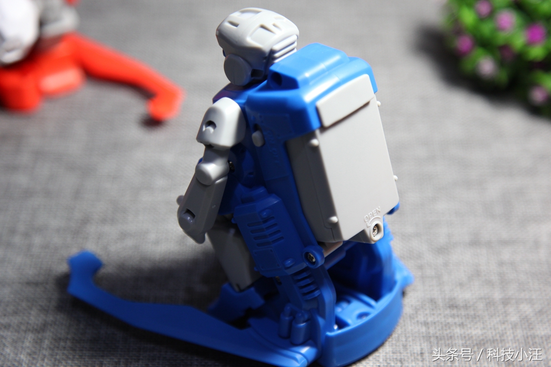 为了圆自己心中的足球梦,入手米家有品众筹的SIMI足球机器人套装