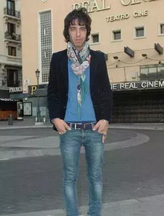 男人瘦如何穿搭,瘦的男人怎么穿搭有力量感