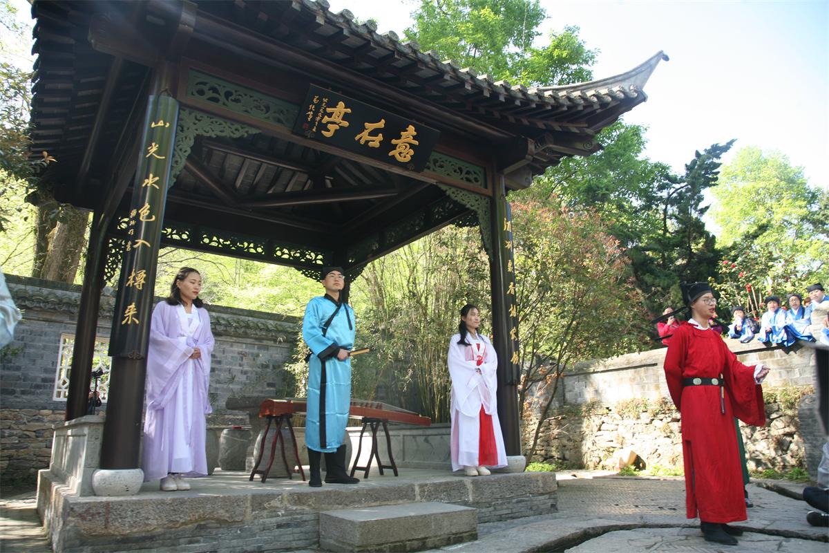 鍙や汉鍦ㄩ厭鍚ч噷鍠濋厭,鍙や汉鍘熸潵鏄繖鏍峰枬閰掔殑