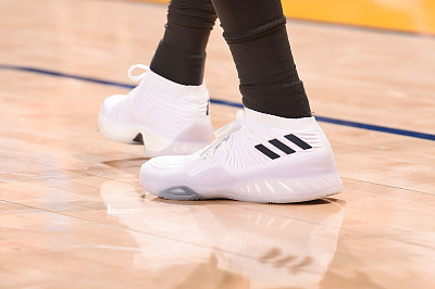 nba赛场球鞋特写,安踏kt8纪念科比