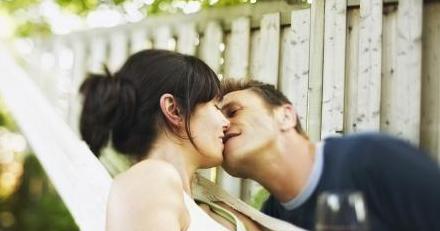 接吻是什么感觉能详细描述下吗,什么时候接吻才是初吻