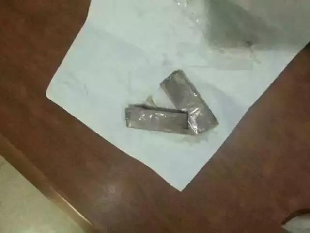 吸毒吞刀片为什么不会被抓,吸毒吞刀片啥意思