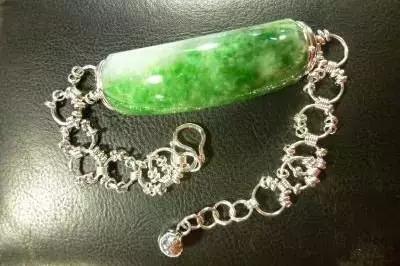 手镯摔裂了没断自己可以修吗,手镯摔坏了怎么处理呢