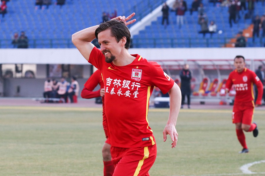 亚泰中超夺冠,亚泰2-0国安谭龙孙捷破门