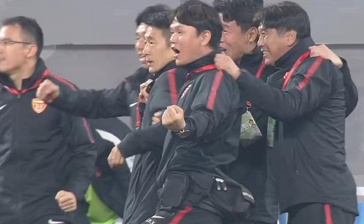 比分落后还少打一人,比分落后反而斗志更涨