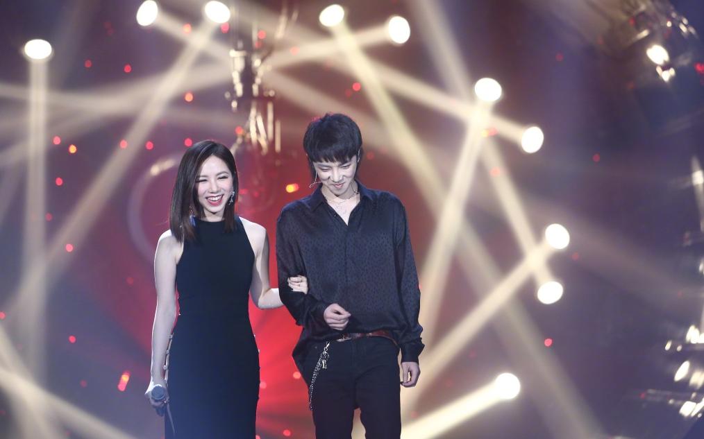 韩国听华晨宇和邓紫棋的光年之外,光年之外华晨宇邓紫棋视频完整版