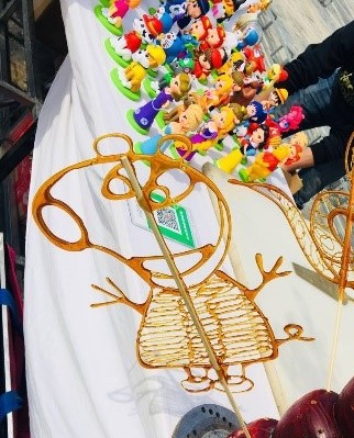 小猪佩奇身上纹掌声送给谁图片,小猪佩奇汽车标志