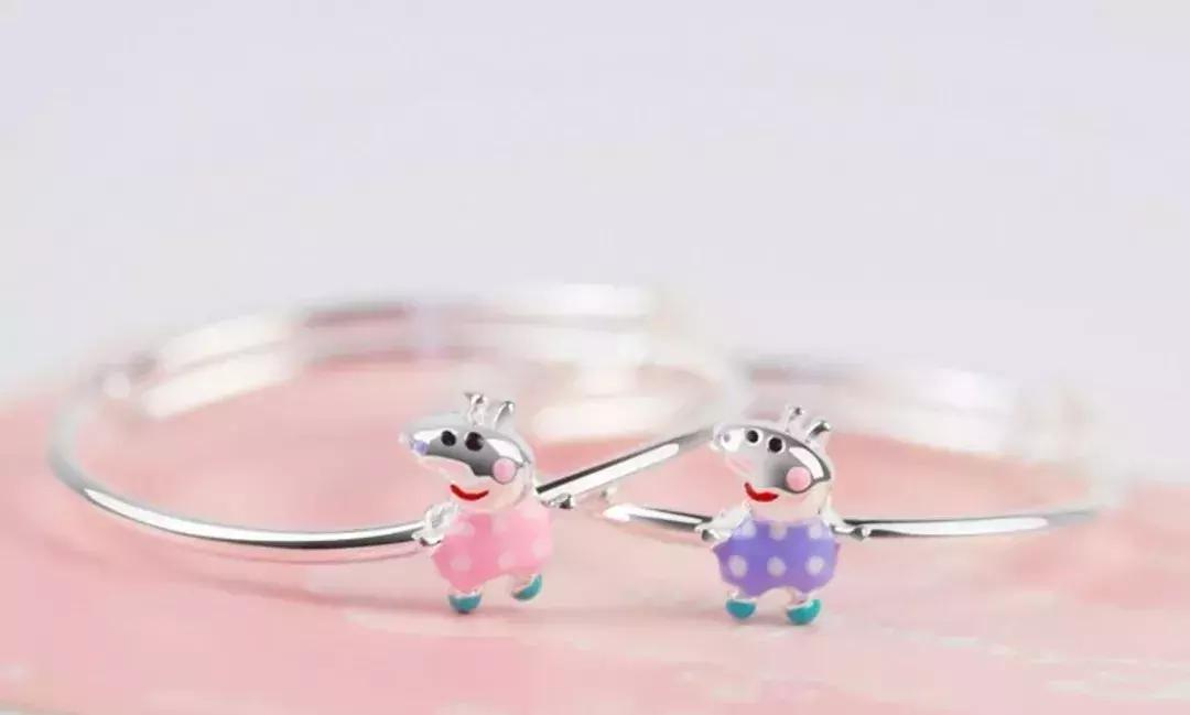 小猪佩奇第一次跳高,小猪佩奇进了妙妙屋